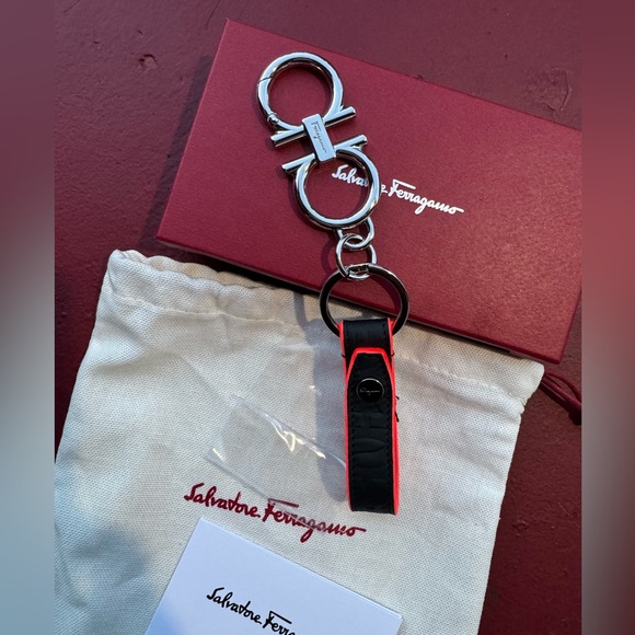 Salvatore Ferragamo Key Chain Nero Calf Gancini 660937 Authentic NWB - Picture 2 of 7